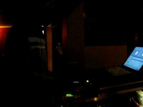 ONE OF THE TOP DJ'S IN THE TRI-STATE DJ ZEKE CUTTING AND SCRATCHING @CROSS ROADS 1/24/10 PART 2