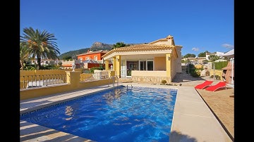 Luxurious 3 bedroom villa in Calpe( Costa Blanca), with pool and sea views, just 700 m to the beach.