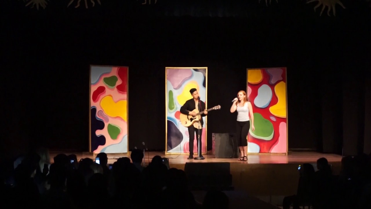 Vince Revives SINGS ON STAGE.