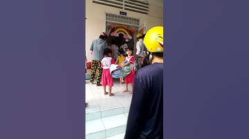 Đi học - ngoan nha con gái