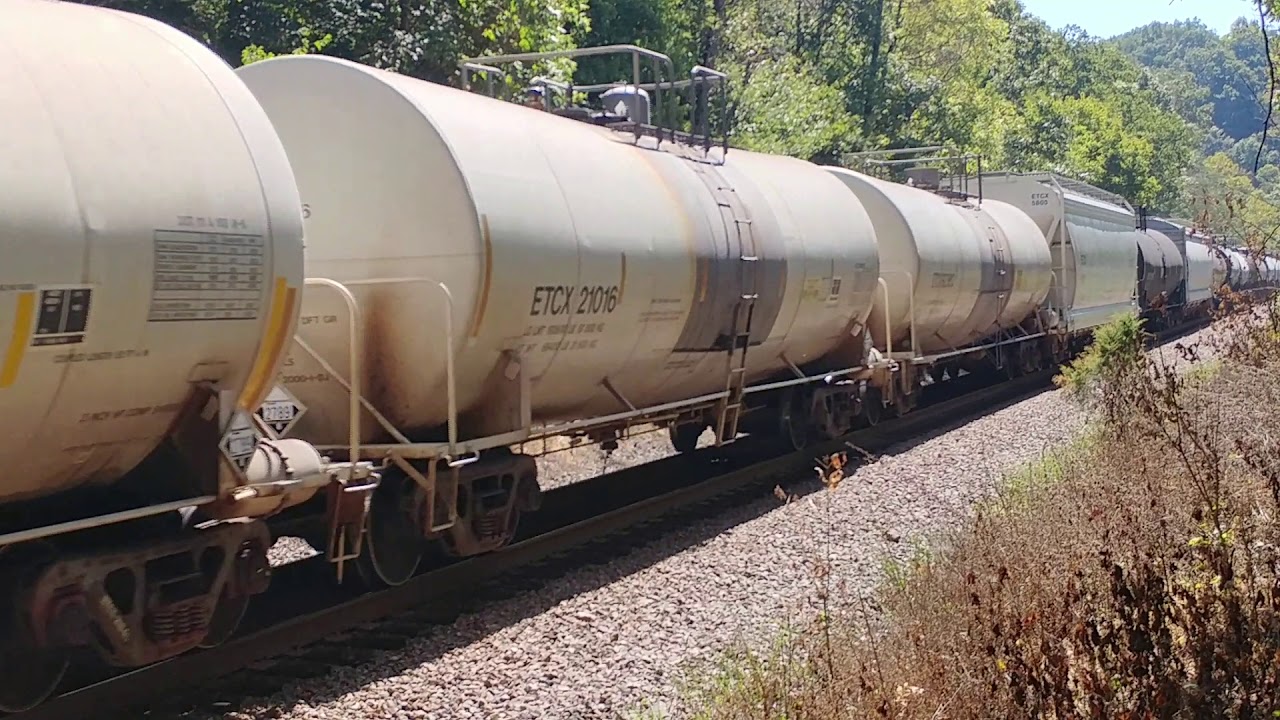 CSX with 8 engines departs Kingsport TN - YouTube