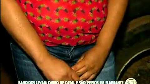 Bandidos levam carro de casal e acabam presos em flagrante
