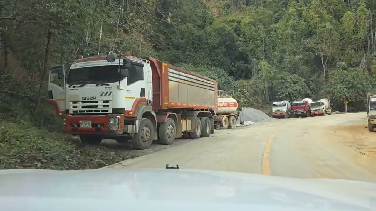 ทางหลวงชนบทประเทศไทยมีเส้นทางขึ้นภูเขาด้วย หมู่บ้านอีตองเหมือนตีล็อกกาญจนบุรี