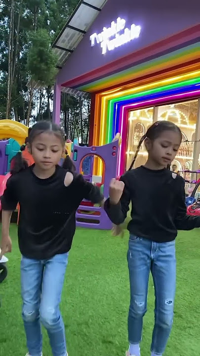 Guys, coba tebak nama Playground yang di belakang kami ini, yang benar nanti kami sapa 🤩🤩 #shorts