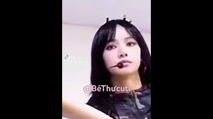Lisa kiểu: ko làm j tự nhiên bị đánh oan là sao trời?? Rosé thì: ai bít j đâu cái tay tự buông chứ🤣