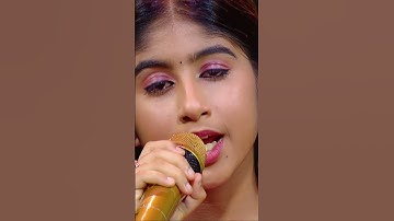 റെട്രോ റൗണ്ട് സുന്ദരമാക്കി  സെബ മൂൺ!
