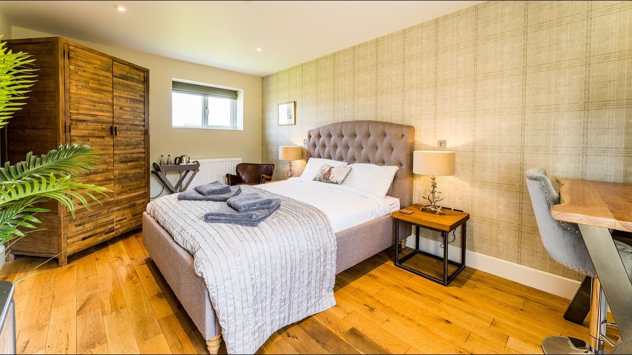 Bunny Hill Farm Cottages - King Room - Pheasant