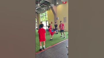 Khi thầy trò U12 PVF phối hợp tâng bóng và cái kết "cảm lạnh"