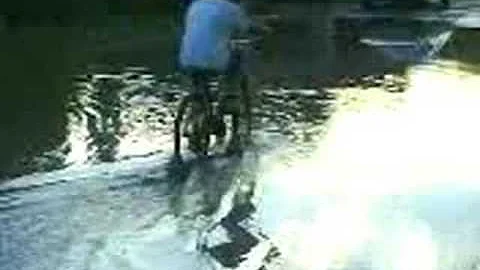 rodrigo (muzquiz) cruzando el rio