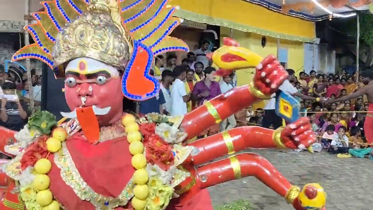 காளி வேடம் அணிந்து ஆனந்தமாய் ஆடி வரும் அம்மன் @kalaikkathalan @puliyurankandha #விஸ்வநத்தம்