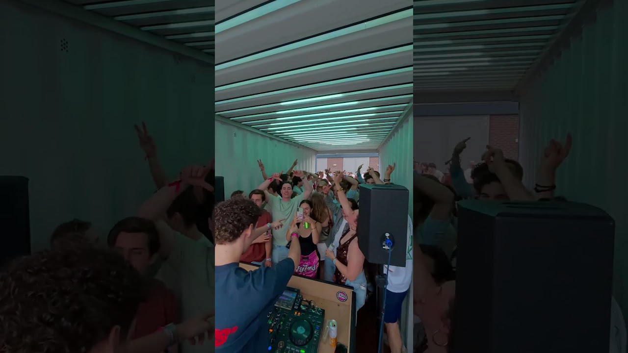 RAVEBOX — Overdag Lossgaan In De Mobiele Feestcontainer.