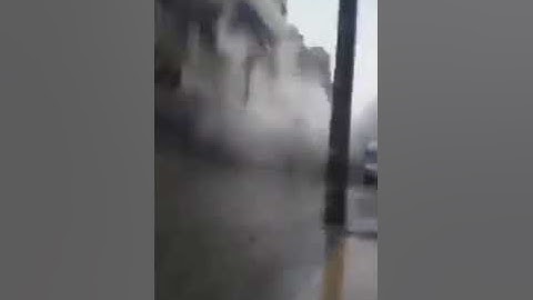سورة الزلزله بصوت الشيخ ياسر الدوسري              مع فيديو الزلازل