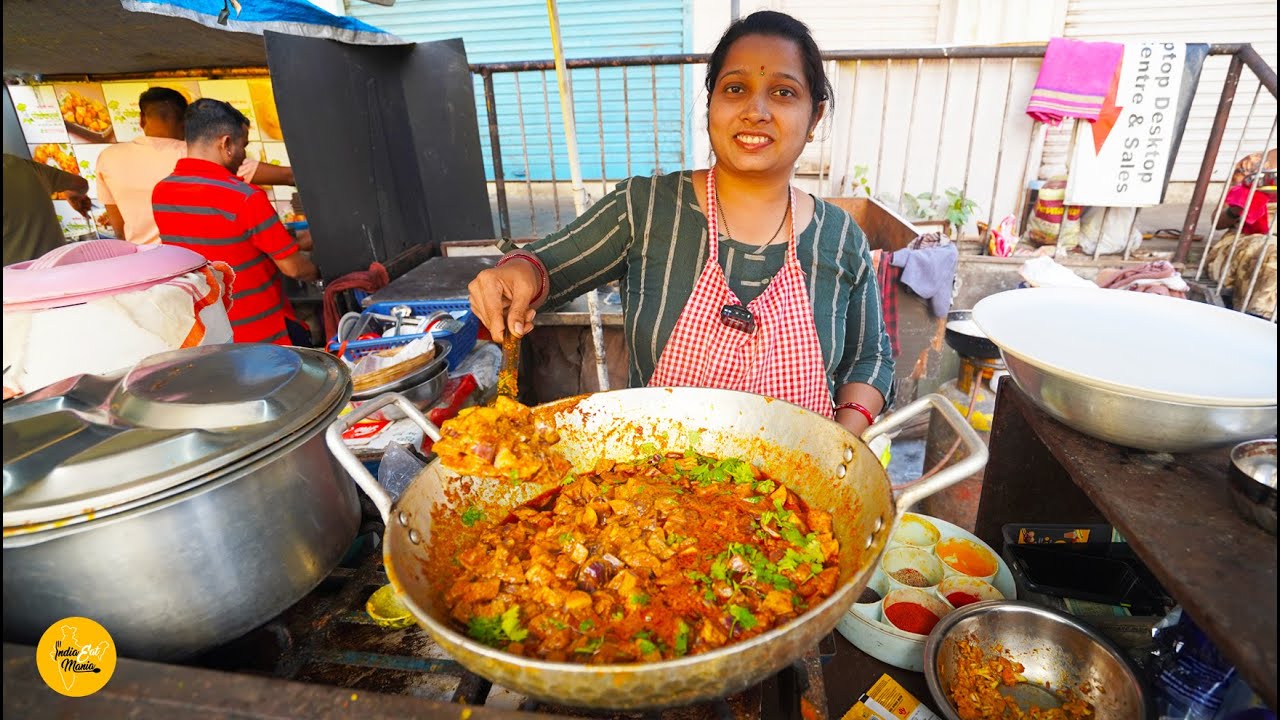 ⁣Most Honest Lady Selling Masala Baingan With Tawa Roti Rs. 20/- Only l Pune Street Food