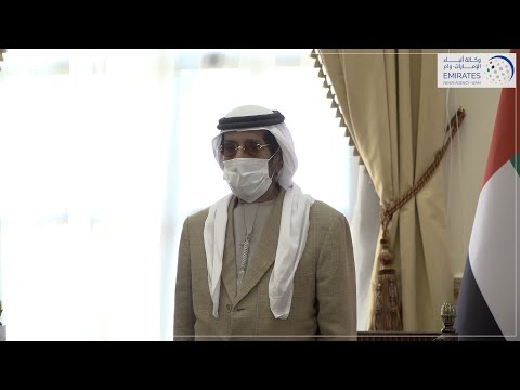 طحنون بن محمد يتلقى واجب العزاء في وفاة الشيخة عائشة بنت محمد آل نهيان
