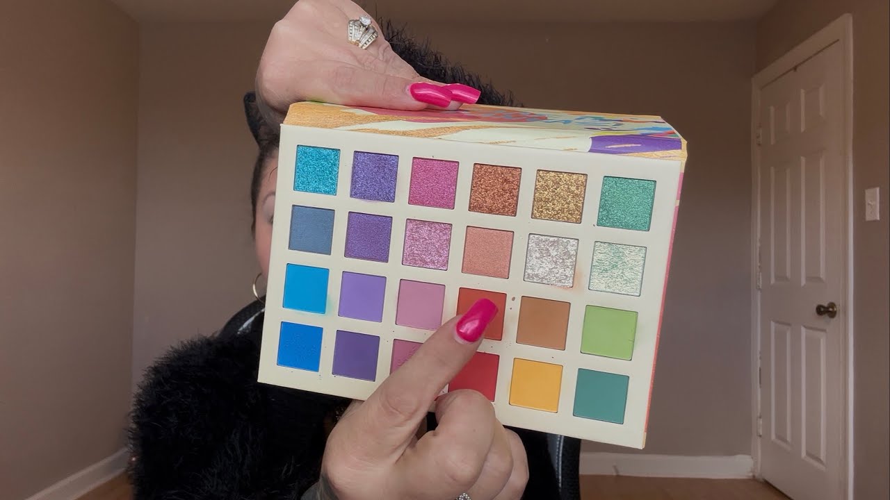 The art gallery using three more colors on mature skin