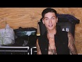 "What's In My Suitcase" with Andy Black - Vans Warped Tour 2017