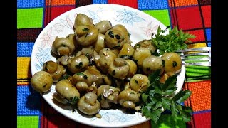 Шампиньоны жаренные целиком с чесноком Шампиньоны жаренные целиком с чесноком