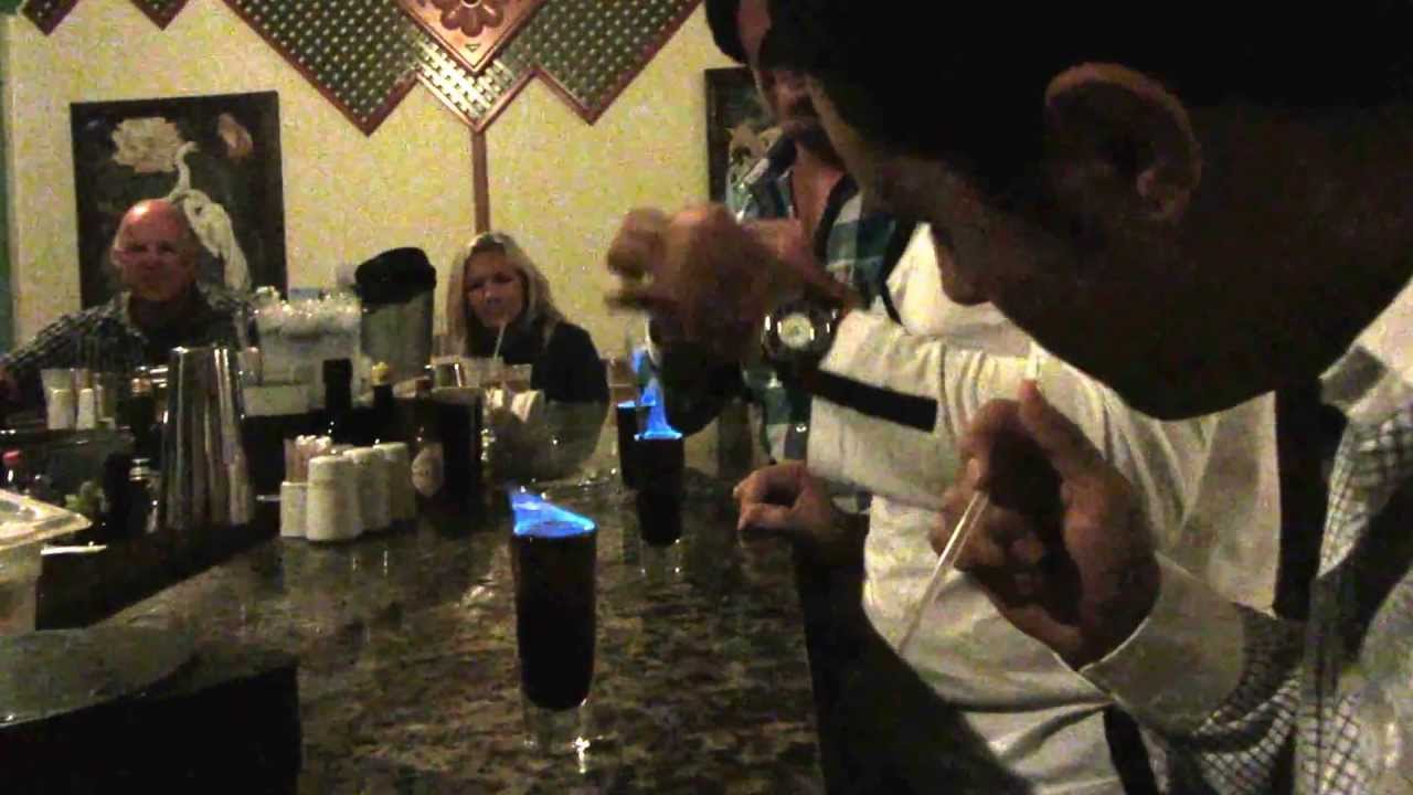 Dr. Andresito y Jerito desafiando la potente Cucaracha Mexicana - ADEEENTROO!! Playa del Carmen - YouTube