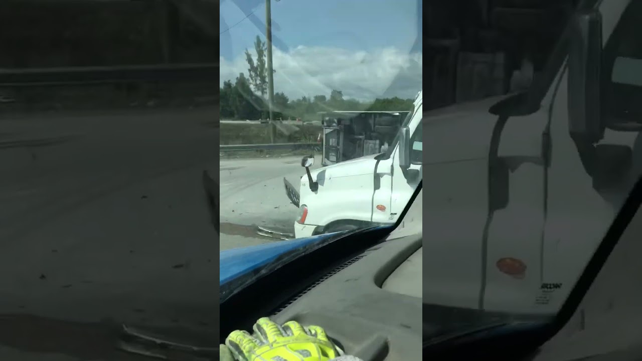Box Truck Gets SMASHED By 18wheeler! 