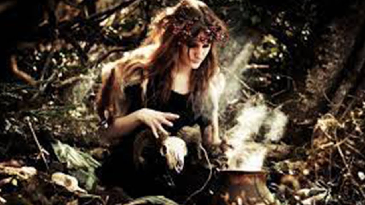 Лесная ведунья 1. Лесная ведьма. Красивая ведьма. Лесная колдунья. Ведьма фотосессия.