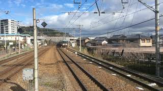 223系新快速ジョイント音響かせ高速通過(島本駅)