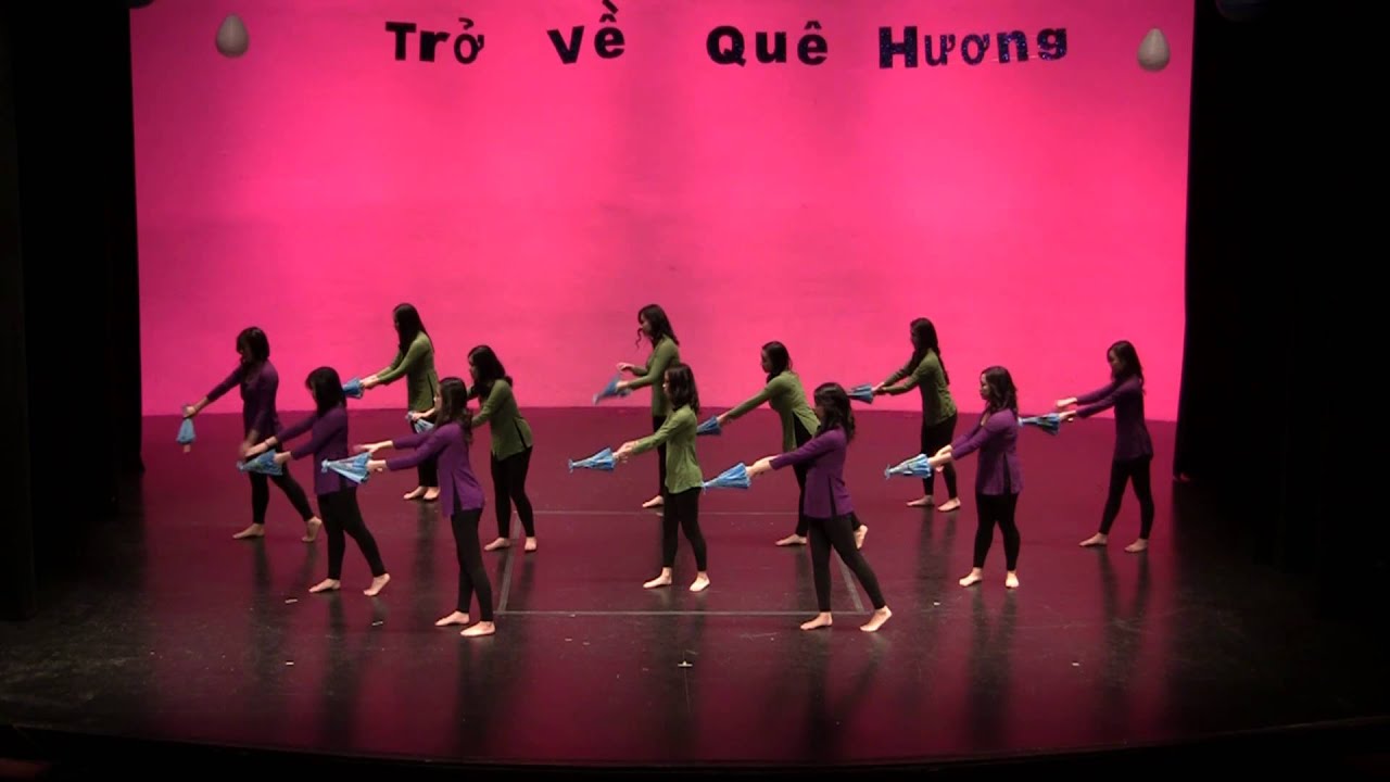 Dem Viet Nam 2015: Umbrella Dance