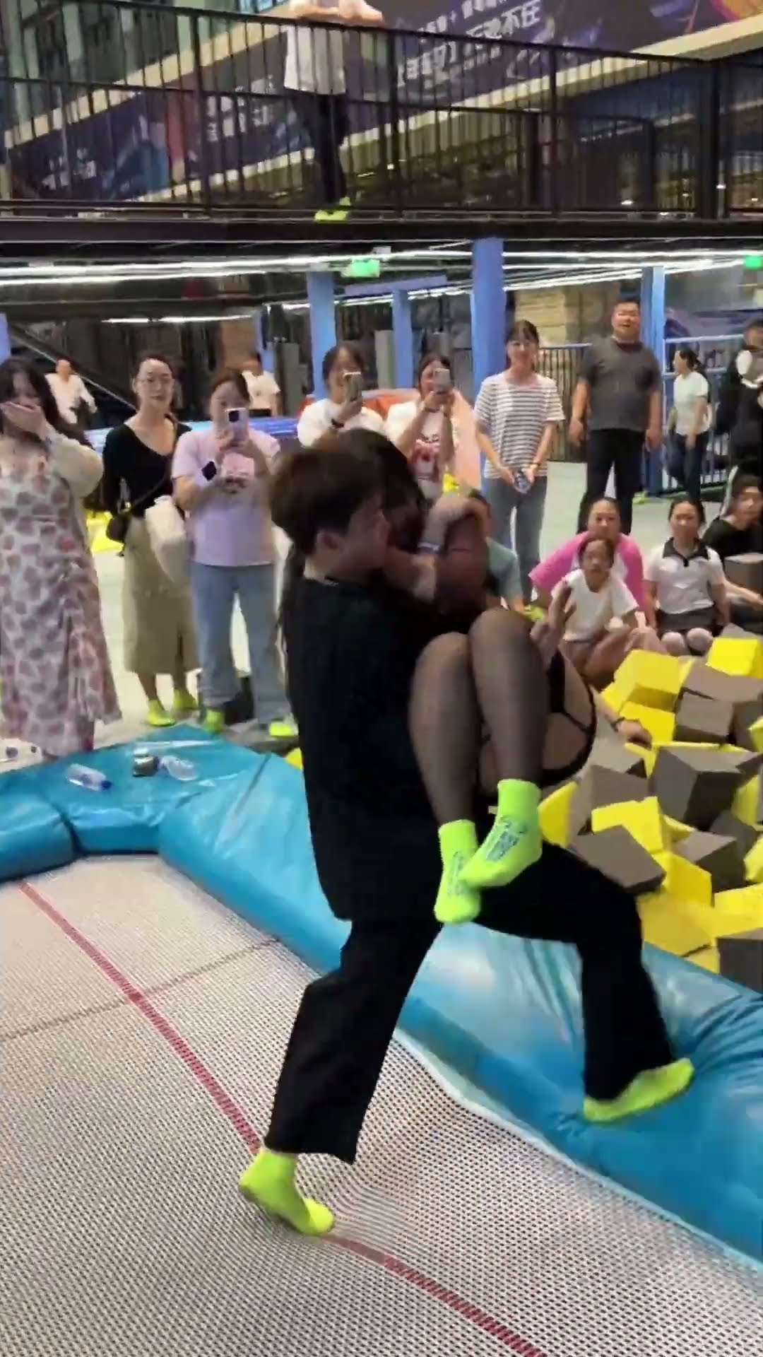 Watch This Teen Jump Around A??Fun Park Trampoline For The First Time