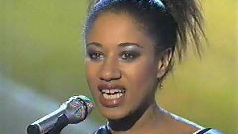 Mike Oldfield ft. Cara Dillon - Man in the rain (Lipsync by Pepsi DeMacque-Golden Europe Award 1999)