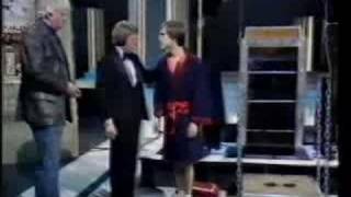 Paul Daniels -Houdini Water Torture escape