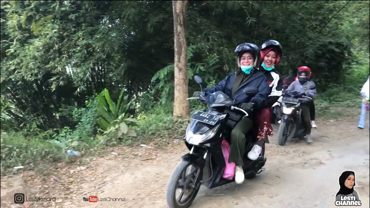 DEDE BAWA MOTOR DIJALAN YANG TERJAL... TERNYATA DEDE JAGO JUGA BAWA MOTOR