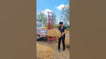 straw bale loading machine for easy loading of large trucks #Car battery driven machine