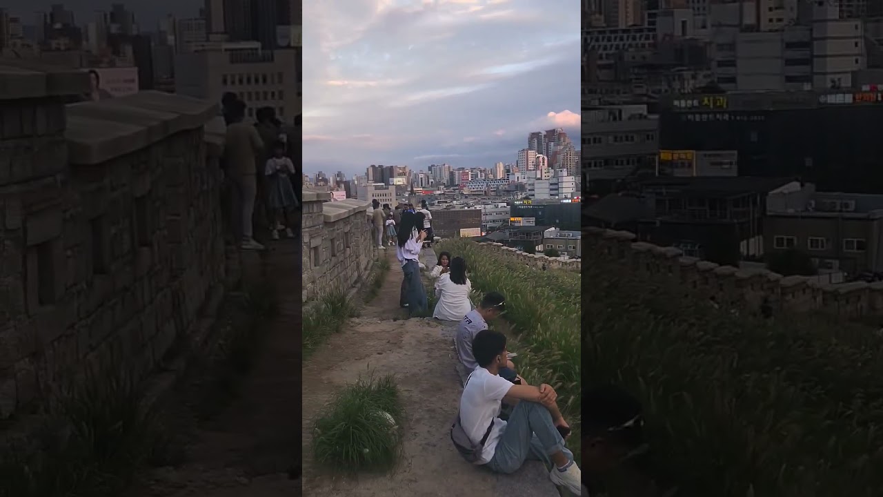 [Seoul Tour]Korea.Naksan Park.A point of view. Seoul City Wall Sunseong-gil. Hot place.Why so many?