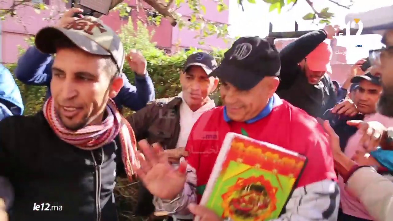 مؤلم بزاف.  بعد 20 سنة سجنا.. شاهد أقوى لقطات عودة الملاكم بنطازوط الى والدته