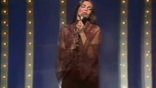 Video thumbnail of "Crystal Gayle - Don't It Make My Brown Eyes Blue"