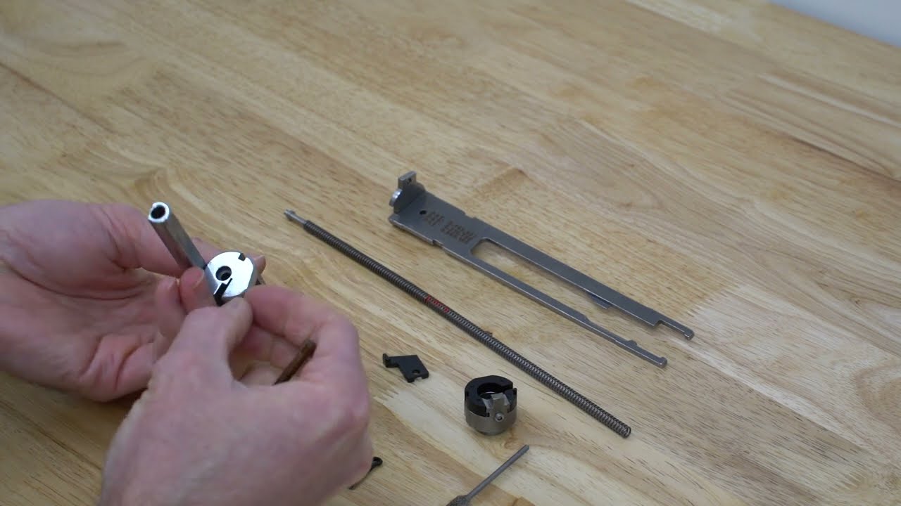 Разборка и сборка затвора AR22