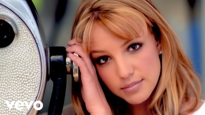 Britney Spears - Toxic (Official HD Video) 