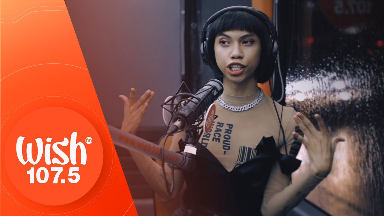 ⁣mimiyuuuh performs “DYWB (Drink Your Water Bhie)” LIVE on Wish 107.5 Bus