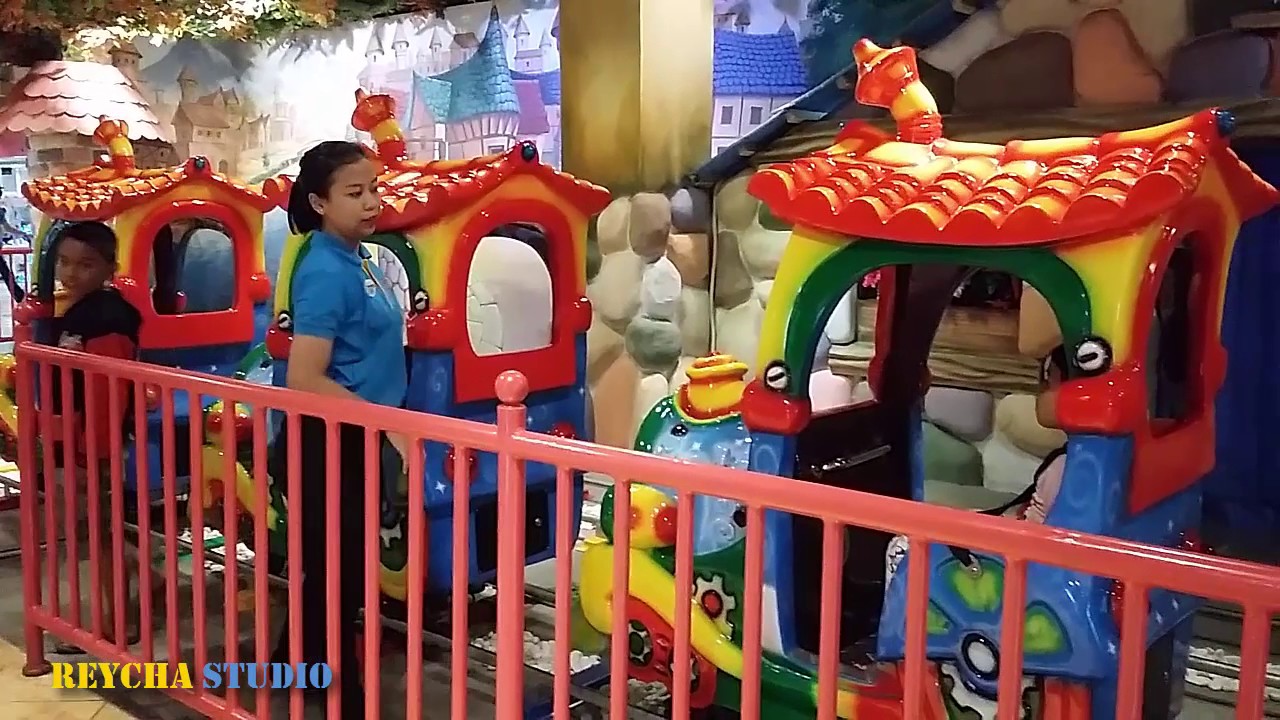 Happy Family: Bermain di Fun World KJI - YouTube