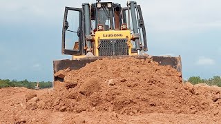 KEJAR PROGRES JALAN TOL INDRALAYA PRABUMULIH BULDOZER DORONG TANAH