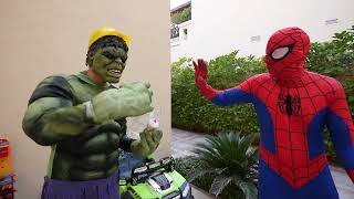 TEAM SPIDER-MAN vs BAD GUY TEAM! FREAKY JOKER Crushes SpiderBaby Chupa Chups Candy Toys Under Car