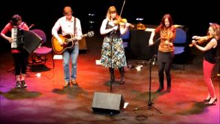 Kathryn Tickell - Northumbrian Voices - Durham chords