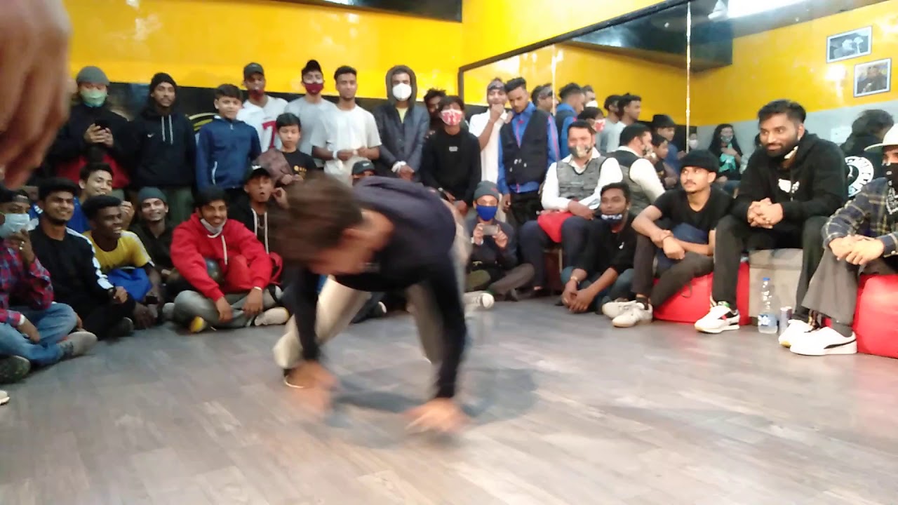 Bboy shiv shakti vs bboy kemio breaking battle | Powermove | Indian ...