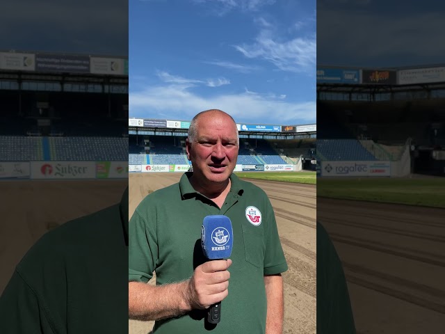 Neuer heiliger Rasen im Ostseestadion⚽️🚜 Unsere Greenkeeper arbeiten am neuen Geläuf💙🤍❤️