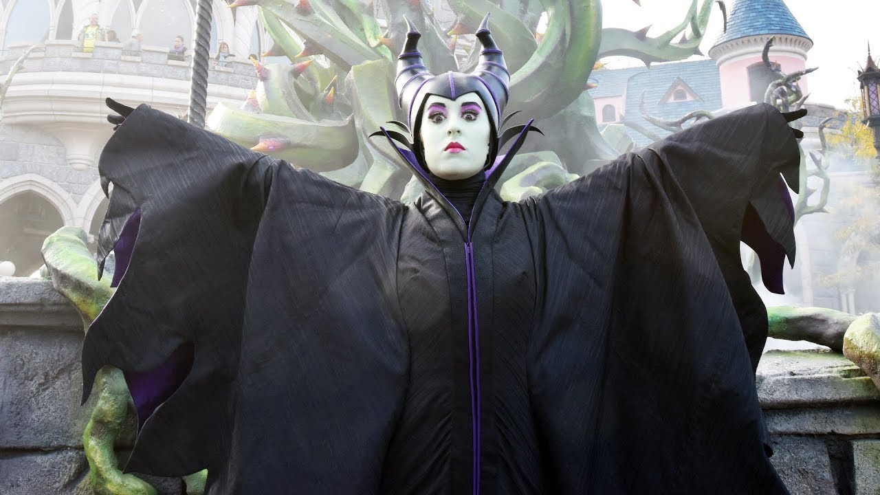 Maleficent Meet and Greet at Disneyland Paris Behind Sleeping Beauty ...