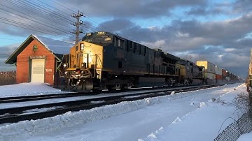 Csx YN2 Dash 9 9040 trails on WB intermodal