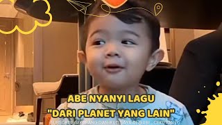 KELAKUAN RANDOM ABE DAN PAPI • NYANYI LAGU DARI PLANET YANG LAIN 😭