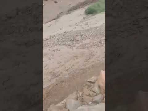 امطار رعدية تقطع الطريق بين بولمان كيكو