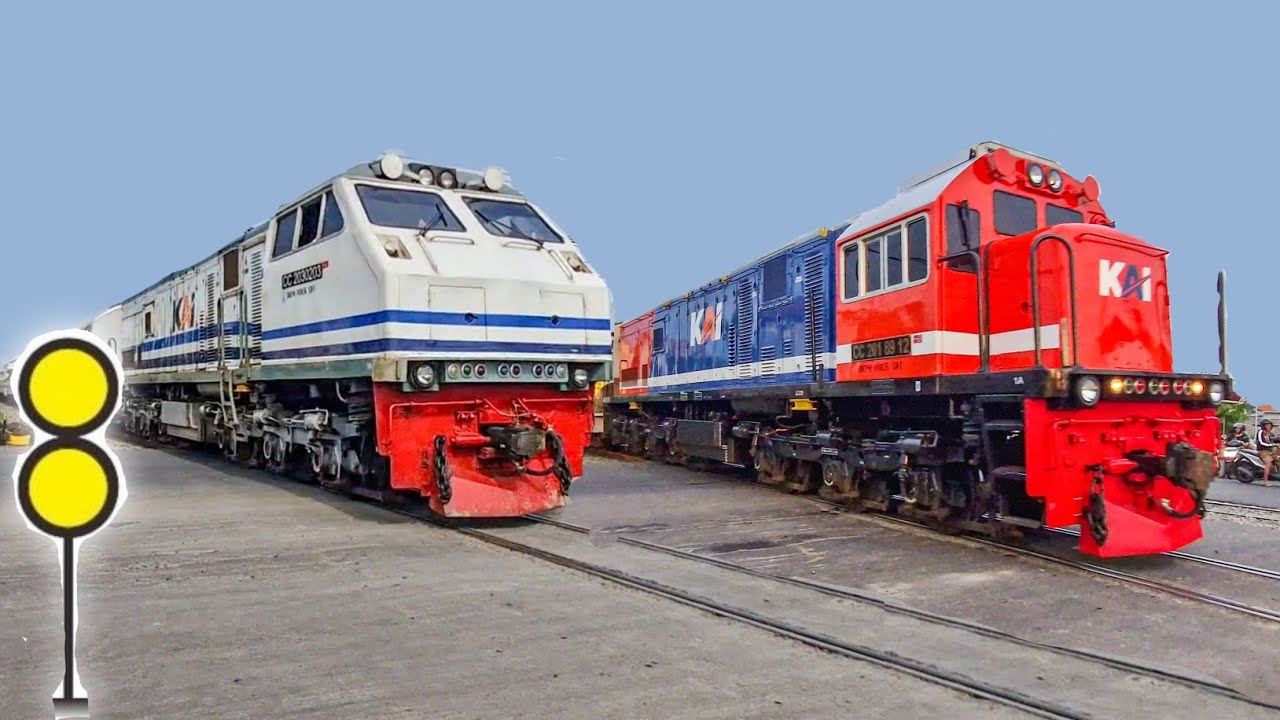 PASUKAN KERETA PAGI DIPAKSA MELAMBAT IMBAS PERBAIKAN REL!! Berburu Kereta Api Di Stasiun Mojokerto