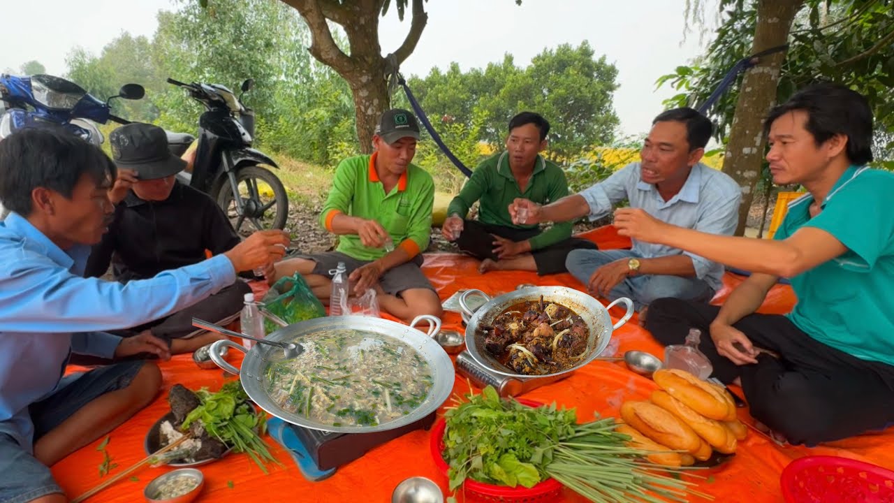 Деревенский вкус мистера Тоана: хит с рисом и кашей из пчелиных куколок, жареными крысами и морск...