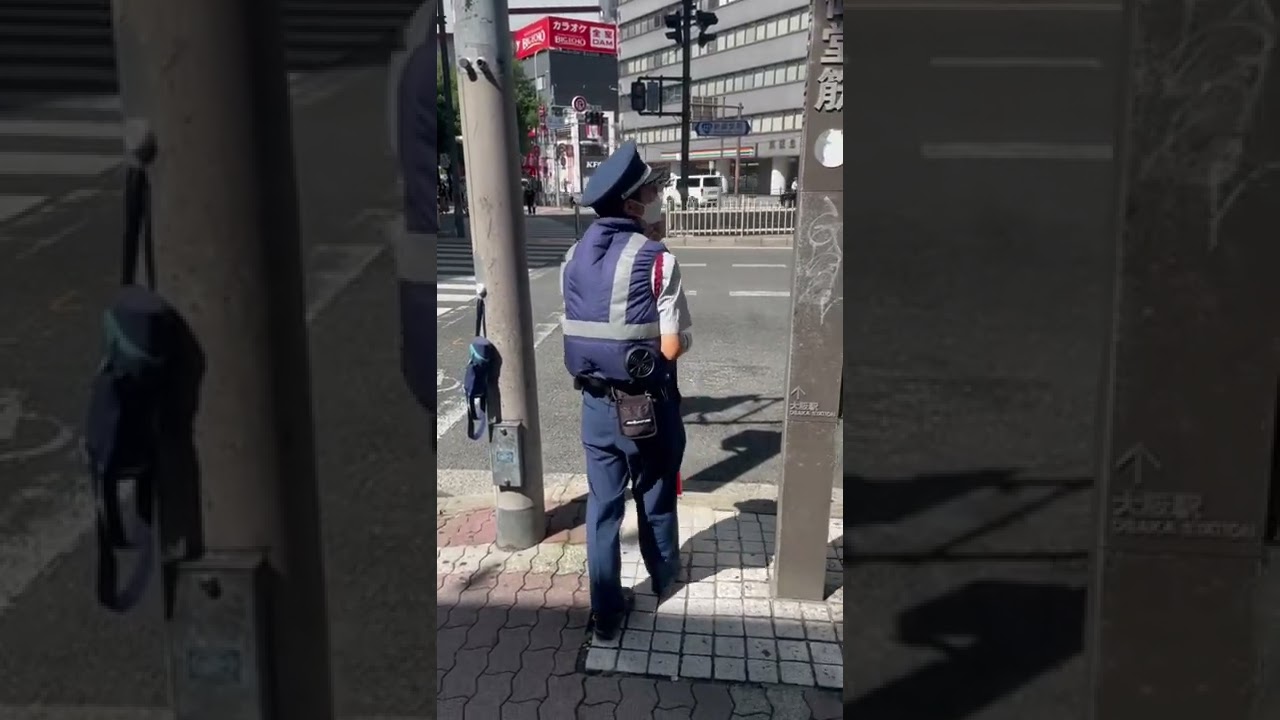 Japanese TrafficGuard Wearing Air-Conditioned Vest!😮👍 